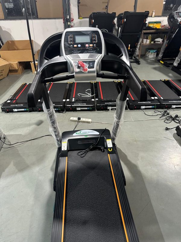 Motorized treadmilI karma fitness T900D